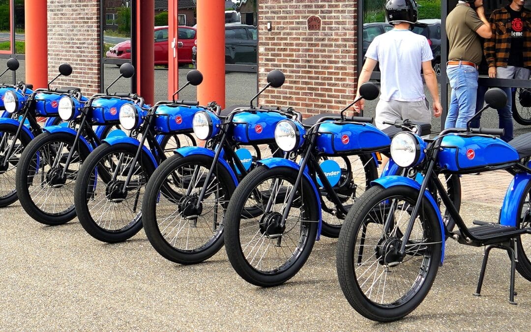 Op de elektrische Eysing scooter door Noord-Holland